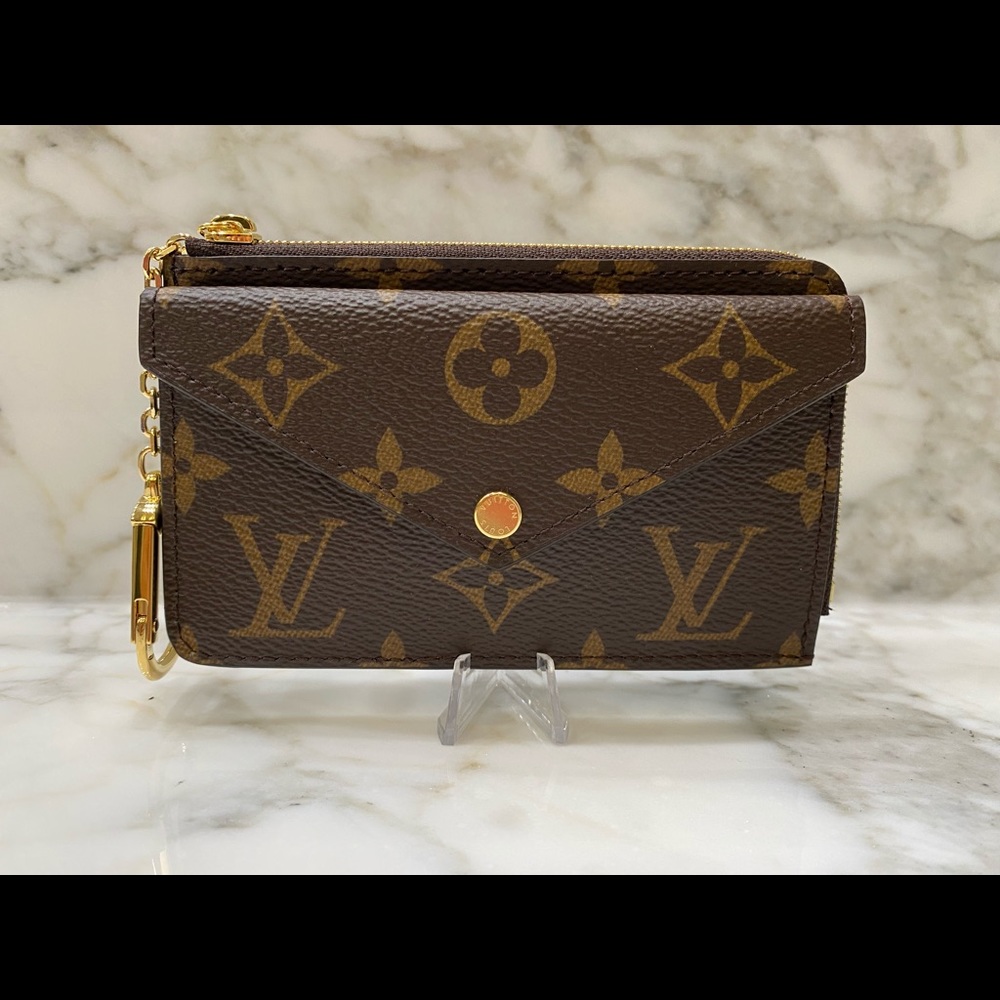‼️SOLD‼️Louis Vuitton Recto Verso card holder.